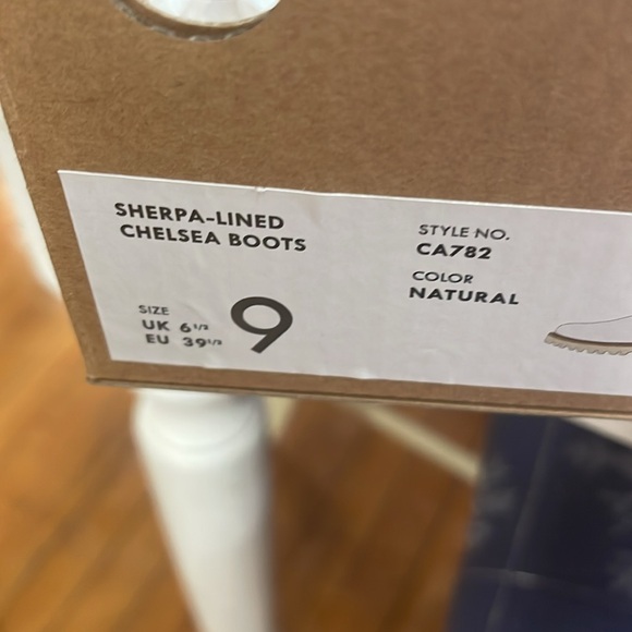 J Crew Chelsea Boots. Sherpa lined. New - Picture 4 of 4